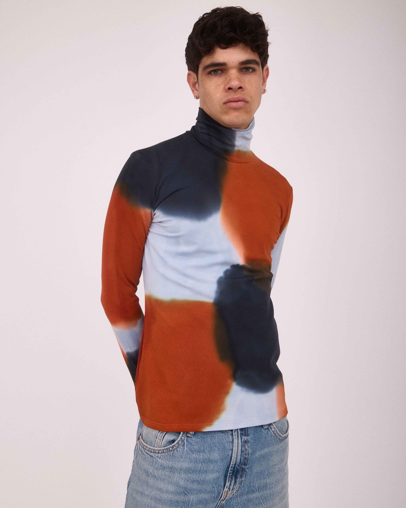 KAT TURTLE NECK TOP BLACK/BROWN/BLUE GREY