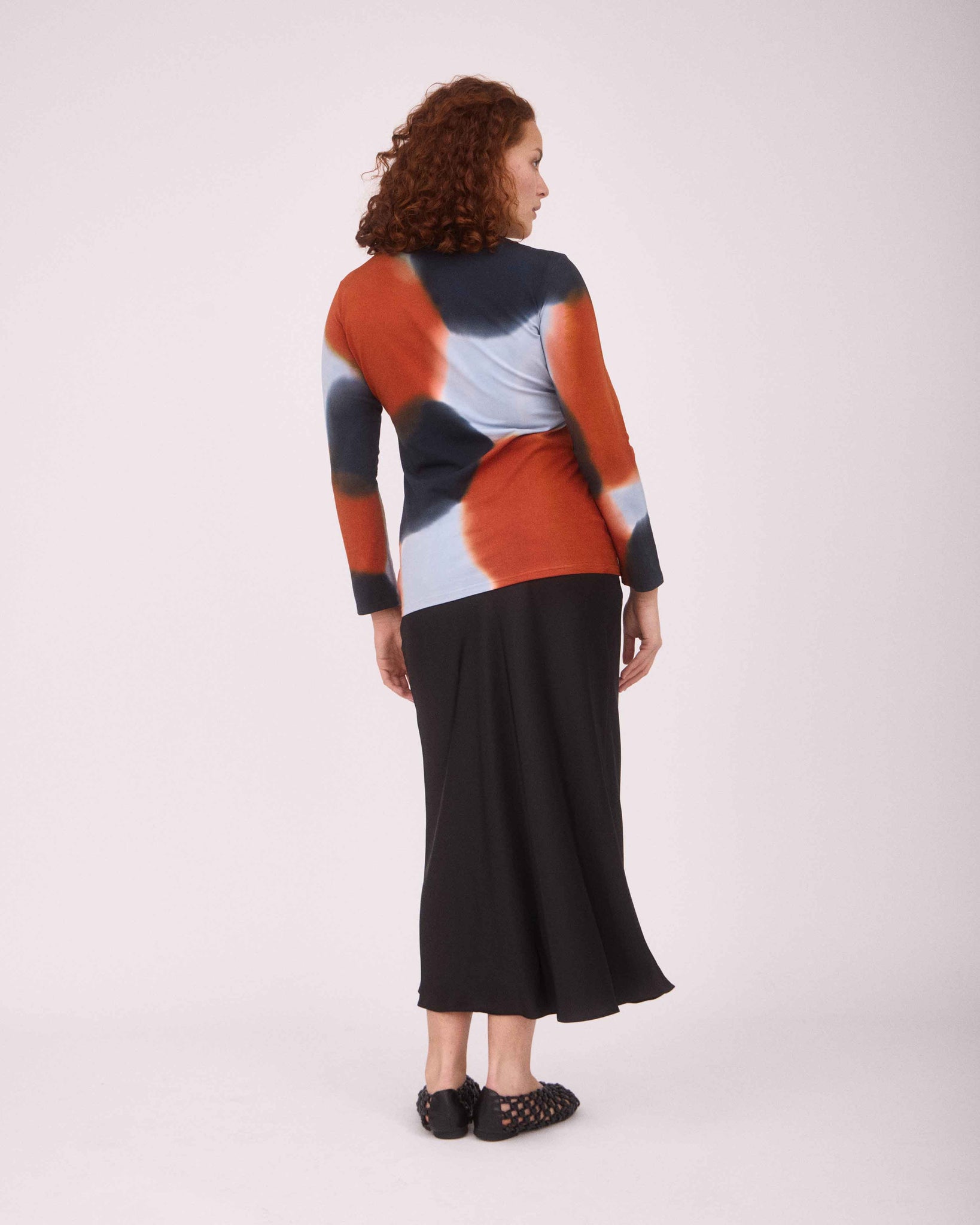 KAT TURTLE NECK TOP BLACK/BROWN/BLUE GREY